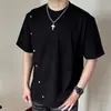 Camiseta de Manga Curta Personalizada com Design de Rebites para Homens Verão 2026 Senso de Design Camiseta Patchwork Desconstruído Masculina ins High Street Americana