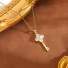 Colar com Pingente de Trevo de Quatro Folhas Estrelado Estilo Coreano com Corrente Fina de Ouro, Design de Nicho Que Realça a Elegância, Versátil para Uso Diário e Deslocamento, Corrente para Clavícula