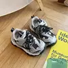 Zapatillas de malla transpirable para mujer 2026 nuevo modelo de verano, con suela gruesa, que aumentan la altura, antideslizantes, cómodas, zapatos deportivos casuales de entrenamiento alemanes para niños