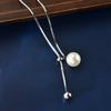 Suministro directo de fábrica collar de perlas de acero de titanio para mujer colgante de perla elegante y moderno cadena para suéter de otoño e invierno