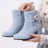26 Site independente de comércio exterior transfronteiriço plus size botas femininas outono e inverno com cadarço, saltos grossos, rebites, bico redondo, estilo elegante, botins casuais atacado