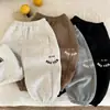 Calça de moletom infantil 2026 Primavera e Outono Nova Estilo Coreano Infantil Letra Calça Longa Bebê Solta Casual Punho Calça Esportiva