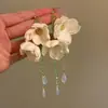 Pendientes de borla de flor de cuentas de color dopamina para primavera, sensación de lujo ligero y alta gama, pendientes atmosféricos estilo vacacional para mujer