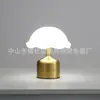 Luminária de Mesa Transfronteiriça Quarto Cabeceira High-End Retro Metal Luz de Noturna Creme Cogumelo Luz de Ambiente Pequena Luminária de Mesa Decorativa