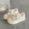 Zapatillas de estudiante con estrellas para mujer 2026 nuevas primavera/verano suela gruesa ligeras blancas zapatos ins de moda nicho casuales