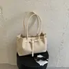 Bolsa de Mão Relaxada e Estilosa para Mulheres 2026 Verão Nova Bolsa Tote Tecida Simples de Grande Capacidade Bolsa de Ombro para o Dia a Dia