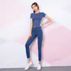 Suministro directo transfronterizo conjunto de dos piezas para gimnasio y yoga para mujer traje deportivo casual para niñas camiseta deportiva moderna mujer