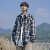 Camisa de manga larga a cuadros retro para hombre, otoño holgada casual 2026 nueva chaqueta juvenil moderna con cuello de solapa