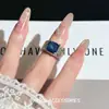 Anel Quadrado de Diamante Azul Estilo Vintage, Fashion, Exquisito, Criativo, com uma Vibe Cool e Elegante, Versátil e Tendência
