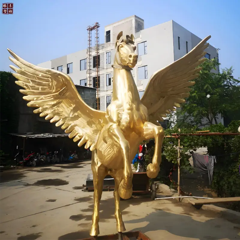 带翅膀铜雕马2