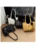 Elegante bolsa de ombro feminina 2026 novo modelo, bolsa tote de grande capacidade para o dia a dia, bolsa de mão versátil e da moda, bolsa simples de ombro