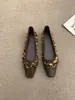 Sapatos femininos slip-on Chuyuji estilo retrô com estampa de leopardo, blocos de cor e laço, de salto baixo e raso, com elegância francesa e estilo versátil