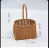 Cesta de Flores Manual Trançada de Rattan Sintético Cesta de Presente Cesta de Flores para Florista Ornamento de Sala de Estar Adereço para Foto Lembrança Estilo Pastoral Caixa de Presente para Festival