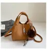 Bolsa de Mão Tipo Balde Texturizada de Nicho High-End para Mulheres, Novo Estilo Coreano Versátil Casual para Ombro Transversal Inverno 2025