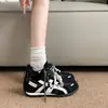 Estilo Coreano Ins Sola Grossa Aumento de Altura Bloco de Cores Sapatos de Treino Alemães Femininos 2026 Outono Inverno Novos Versáteis Forrest Gump Sapatos Casuais Esportivos