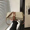 Bolsa de mão estampada simples e retrô, uma bolsa de ombro estilosa e casual para mulheres, uma bolsa transversal chique e uma pequena bolsa tote quadrada