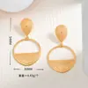 Colección de diseños de aretes calientes transfronterizos multiestilo aretes exagerados de lujo ligero de alta gama diseño de aretes venta al por mayor de aretes
