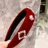 ¡Edición Limitada de Año Nuevo! Diadema de Terciopelo Rojo con Perlas que Hace que la Cara Parezca Más Pequeña, Accesorio para el Cabello Elegante y Atmosférico para Mujeres
