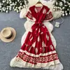 Vestido largo elegante estilo bohemio con estampado y cordones para mujer, verano 2026, cuello en V, ceñido a la cintura, adelgazante, línea A, en color rojo