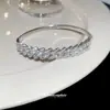 Pulsera Abierta de Corazón con Circonita Super Brillante Electrochapada en Oro Real de 18K Pulsera Versátil Europea y Americana Joyería de Lujo Ligero de Alta Gama para Mujer