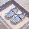 Zapatos de piel para niña, nueva colección primavera/otoño 2026, elegantes y a la moda, con pedrería brillante, zapatos de cristal estilo princesa, zapatos de actuación para niños