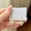 Pendientes Personalizados de Lujo Ligero de Nicho de Gama Alta para Mujer, Pendientes Dulces Franceses Florales de Zirconia y Cristal con Pétalos Tachonados de Diamantes