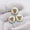 Botão de animal em porcelana branca com etiqueta de presente personalizada, decoração de caixa de presente personalizada, botão de esmalte com cabeça de leopardo de metal