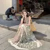 Vestido de tirantes suelto y femenino con estampado bohemio, cuello en V contrastante y falda larga con cuentas