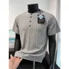 Camisa Tricot Masculina Casual Chic com Gola Henley, Novo Estilo de Verão, Gola Rebatida, Manga Curta Slim Fit