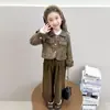 Conjunto elegante de primavera y otoño estilo coreano para niña pequeña 2026 nuevo y estiloso conjunto de otoño de dos piezas para pequeñas princesas
