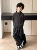 Conjunto de suéter e calça xadrez para meninos, primavera e outono, estilo coreano, conjunto de duas peças moderno e estiloso para crianças, adequado para crianças pequenas e médias, para exportação transfronteiriça