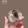 Pinza de Garra Mediana Nueva Floral con Pedrería Primavera/Verano 2026 Accesorio Versátil para el Cabello para Mujeres