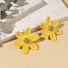 Pendientes de flor de rafia tejidos a mano pendientes personalizados para vacaciones en la playa pendientes de nicho de alta gama pendientes