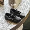 Sapatos Infantis 2026 Outono Novo Estilo Coreano Fofo Sapatos de Couro com Bolinhas em Formato de T para Crianças