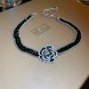 Colar com Pingente de Flor de Cristal com Gotejamento de Óleo Cravejado de Diamantes, Corrente de Clavícula Elegante de Luxo Leve de Alta Qualidade, Acessório Versátil com Temperamento de Nicho