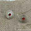 Brincos de Girassol Estilo Chinês Novo em Prata 925, Metal de Luxo Leve Cor Prata Ágata Vermelha Flor Pequena Brincos Simples