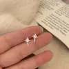 Brincos Geométricos Simples em Forma de Estrela para Meninas, Pequenos e Delicados, Design de Nicho, Brincos Versáteis e de Alta Qualidade para Uso Diário