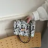 Bolsa Quadrada Pequena com Corrente da Moda para Mulheres 2026 Novo Estilo de Verão Bolsa de Mão Simples Bolsa de Ombro Único Transversal Atacado