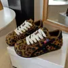 Tênis de treino retro estilo coreano com bico largo e estampa de leopardo, modelo novo outono 2026, com aumento de altura, versátil, color blocking, casual esportivo, tênis Forrest Gump