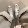 Mocasines de Cuero Lavado Estilo Británico 2026 Primavera Zapatos de Cuero de Tacón Bajo para el Trabajo con Hebilla Zapatos Individuales de Cuero Genuino para Mujer