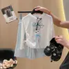 Nueva camiseta de manga larga de verano, corte holgado, estampado de dibujos animados fresco, protección solar, lindo gatito, top dulce para niños