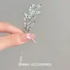 Broche Folha de Prata Cool e Discreto, Design de Nicho Fashionável com Toque de Luxo, Estilo Minimalista para Uso Diário