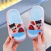 Nuevas pantuflas de verano de dibujos animados Nezha para interiores para niños y niñas, bebé 2025, zapatos versátiles suaves y antideslizantes para el hogar
