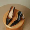 Sapatos femininos estilo francês, temporada primavera e outono 2026, salto fino, bico fino, bico fino, flor de camélia, estilo vintage, sapatos de salto alto, feitos sob medida