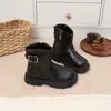 Botas Martin Femininas Moda Primavera e Outono Solado Macio Botas de Cano Curto Versáteis Fivela de Metal Infantil Botas Curtas Simples de Couro Masculinas