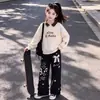 Conjunto de dos piezas para niña para primavera y otoño 2026: Top de punto con cuello polo, patchwork y cuello redondo, y pantalón ancho de encaje dulce