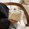Bolsa de Mão Vintage Feminina de Nicho Pequena Quadrada Nova Coleção Primavera 2024 Moda Simples Casual Grande Capacidade Ombro Transversal