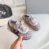 Zapatillas de niña estilo coreano, nueva colección primavera/otoño 2026, zapatos de malla transpirables para niños, zapatillas de entrenamiento alemanas para bebé, bailarinas de lunares para niña