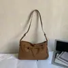 Bolso tote grande de gamuza vintage transfronterizo para mujer, nuevo modelo de otoño, bolso de mano de nicho de alta gama moderno para el día a día
