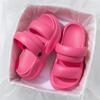 Chinelos de verão novos para mulheres com fundo macio e fundo grosso para casa ao ar livre para duas roupas sandálias e chinelos para mulheres